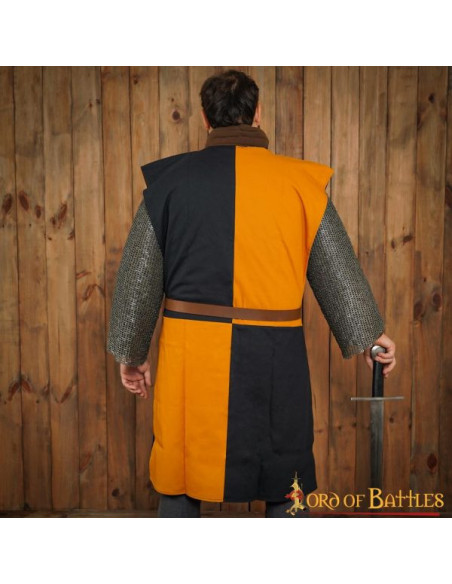 Tabardo masculino com escudo Lion...