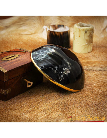 Tigela de chifre medieval com borda...