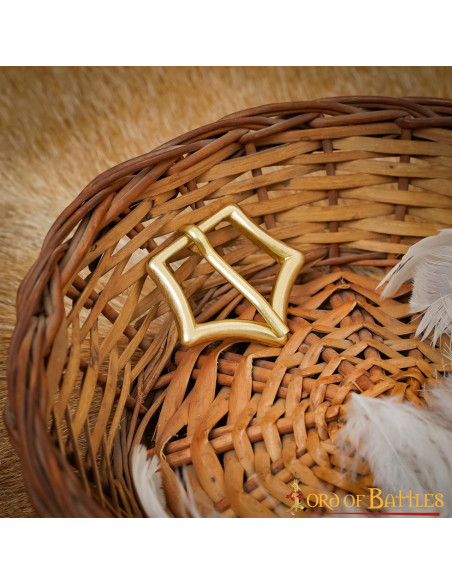 Fivela de coroa pentágono em latão...