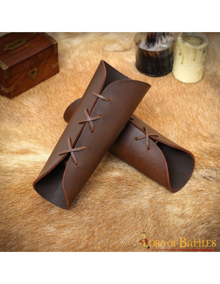 Pulseiras medievais de couro liso...