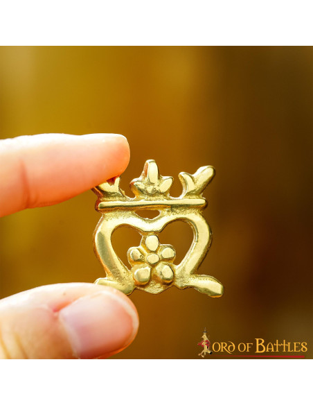 Conjunto de 5 coroas medievais...