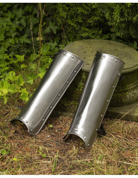 Torresmos Jost medievais em aço polido