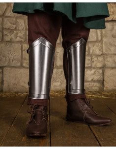 Mina torresmos medievais em aço polido