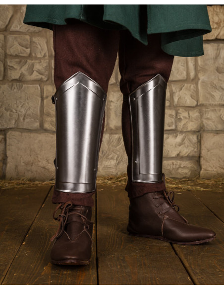 Mina torresmos medievais em aço polido