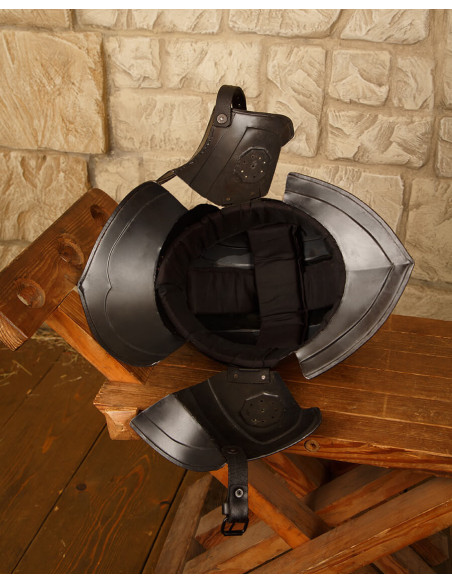 Capacete cor de vinho modelo Kaspar...