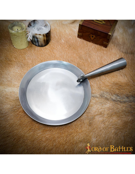 Frigideira dobrável em ferro forjado...