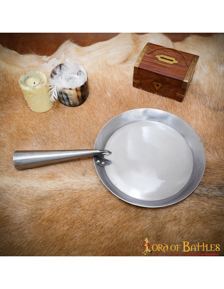 Frigideira dobrável em ferro forjado...