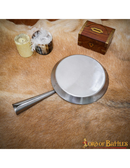 Frigideira dobrável em ferro forjado...