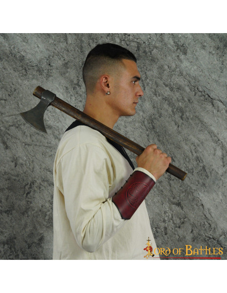 Pulseiras de couro marrom com design...