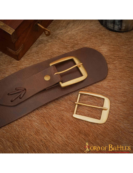 Fivela medieval feita à mão, latão puro