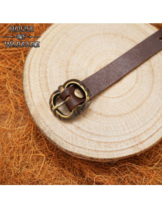 Fivela pequena em latão envelhecido (3,1 x 2,7 cm.) 2