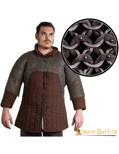 Cota de malha curta, rebitada e anel...