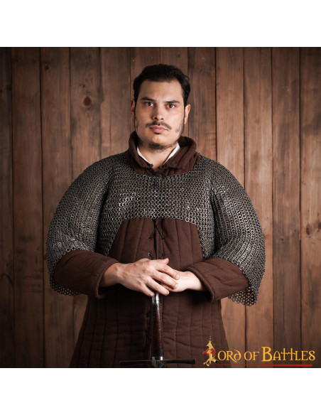 Cota de malha curta, rebitada e anel...