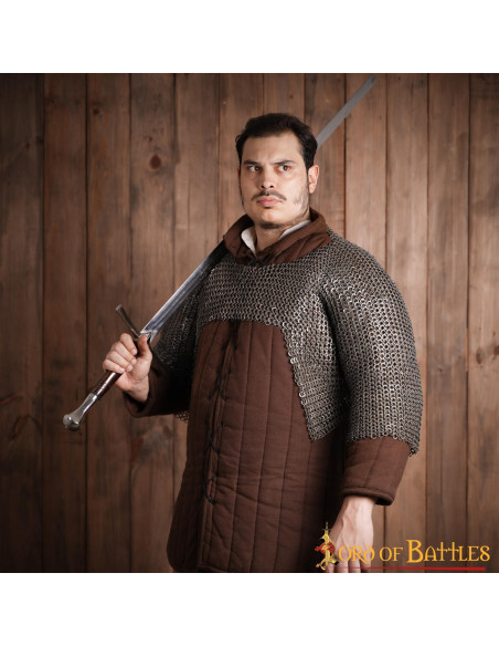 Cota de malha curta, rebitada e anel...