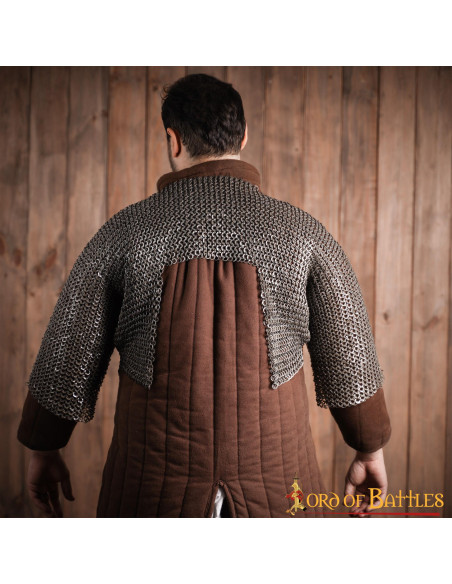 Cota de malha curta, rebitada e anel...