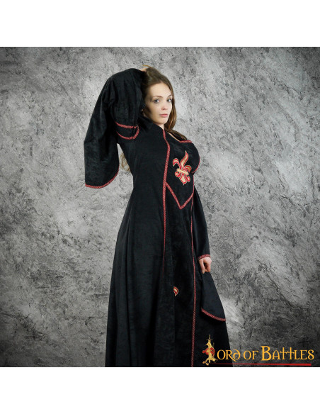 Vestido medieval com desenho de flor...