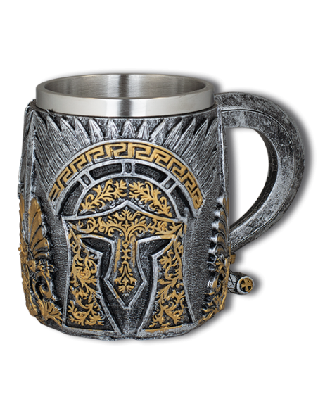 Modelo de capacete dourado com copo...