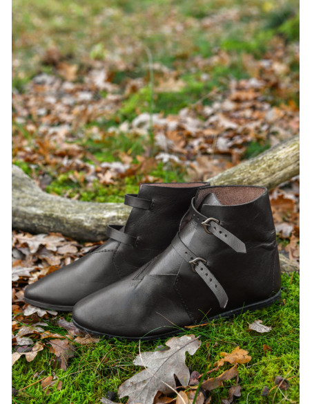 Botins medievais, 2 fivelas, castanho