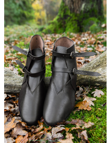 Botins medievais, 2 fivelas, castanho