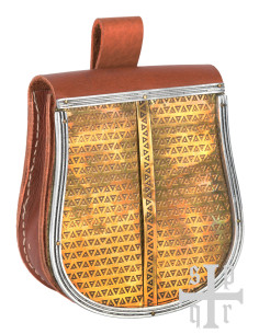 Bolsa medieval em pele castanha com frente em latão...
