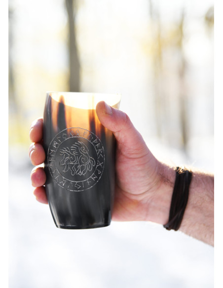 Copo vikingo cavalo Sleipnir em...