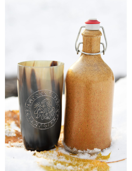 Copo vikingo cavalo Sleipnir em...