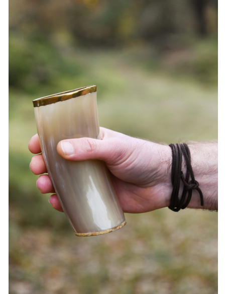 Vidro de chifre medieval com borda de...