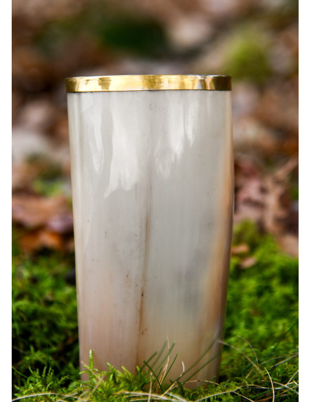 Vidro de chifre medieval com borda de...