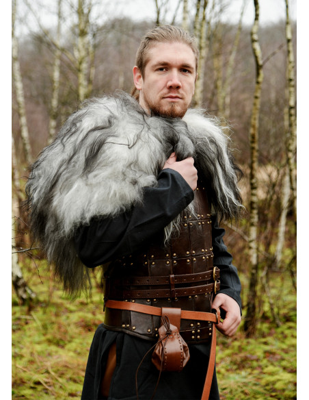 Capas de ombro para guerreiros em...