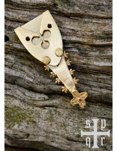 Placa de trevo de latão para cinto medieval 2