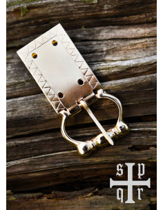 Fivela de cinto medieval gravada em latão 2