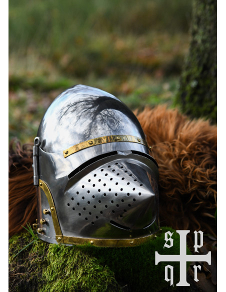 Bacia de bico medieval com viseira...