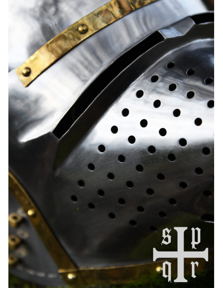 Bacia de bico medieval com viseira...