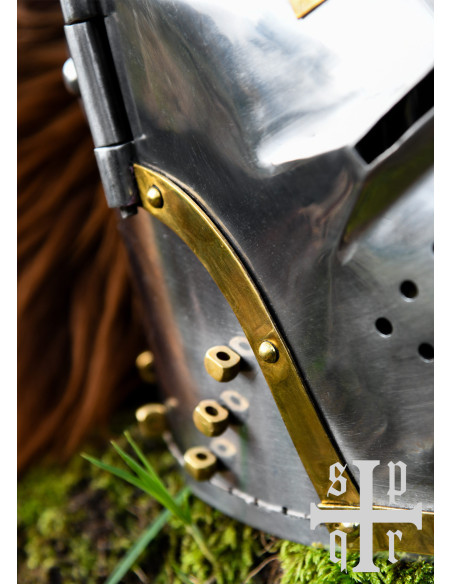 Bacia de bico medieval com viseira...