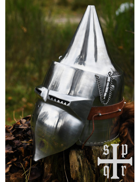 Bacia medieval com viseira do século XIV