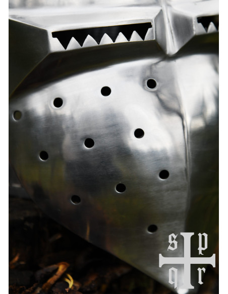 Bacia medieval com viseira do século XIV