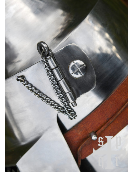 Bacia medieval com viseira do século XIV