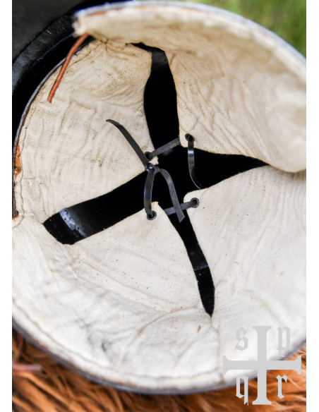 Bacia medieval com viseira do século XIV