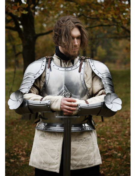 Par de ombreiras góticas em aço de...