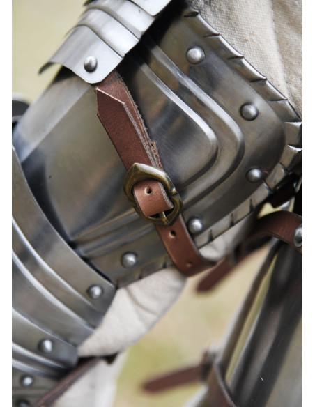 Par de ombreiras góticas em aço de...