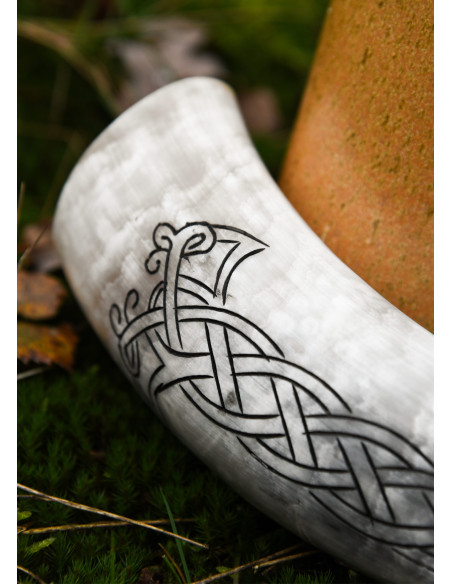 Design esculpido em chifre Viking de...