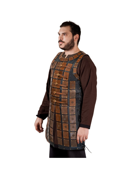 Armadura de couro com desenho em...