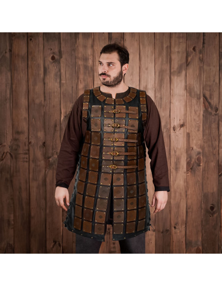 Armadura de couro com desenho em...