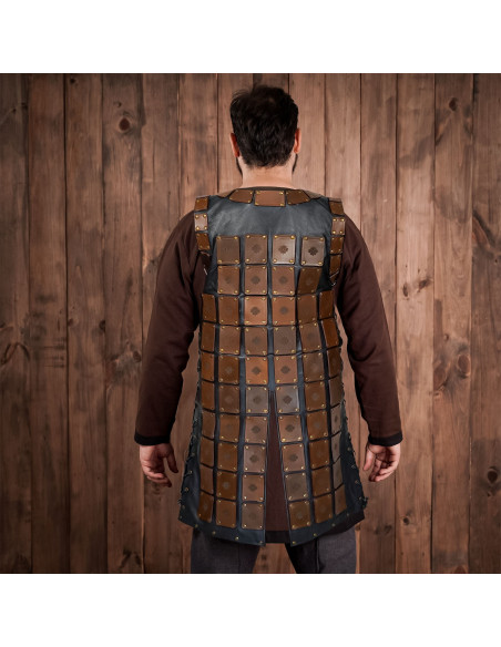Armadura de couro com desenho em...