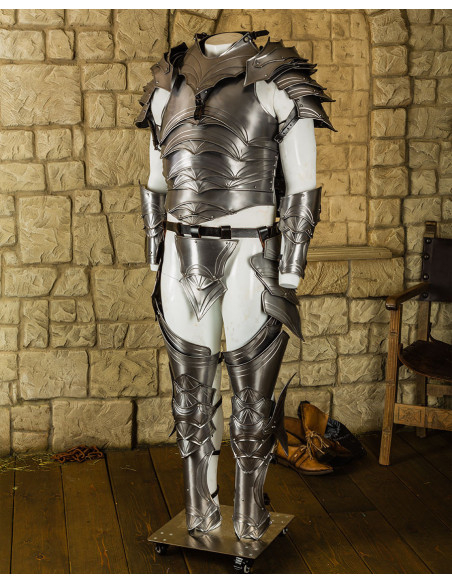 Peitoral medieval em aço polido...