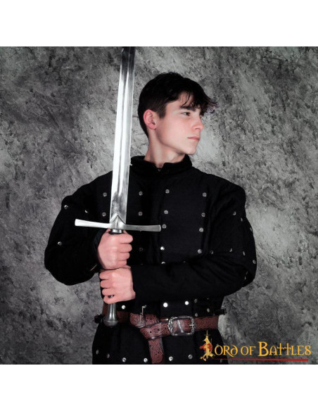 Brigandine preto com placas de metal...