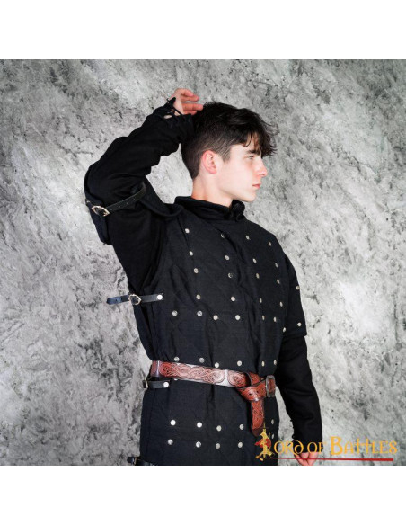Brigandine preto com placas de metal...