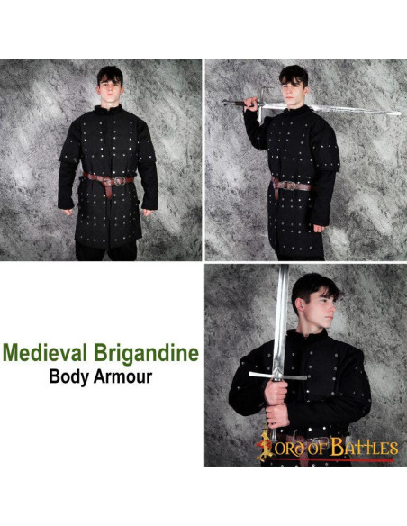 Brigandine preto com placas de metal...