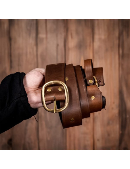 Cinto de couro marrom estilo medieval...