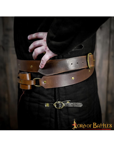 Cinto de couro marrom estilo medieval com baldric